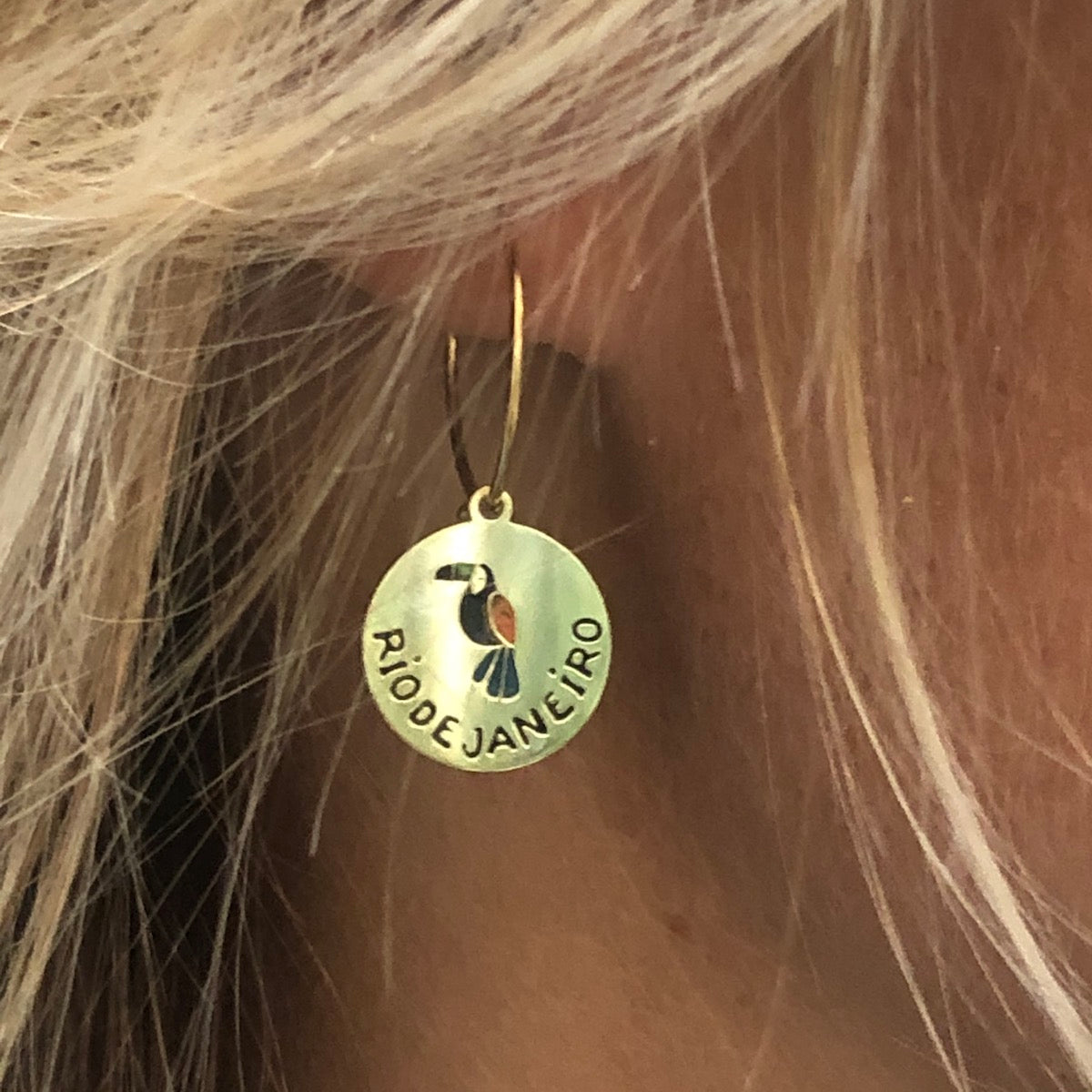 par coeur médaille voyage émaillée mono boucle d'oreille